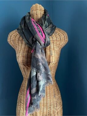 GAP Camo with Pink Border Large Rectangular Wrap Scarf 35” x 72”